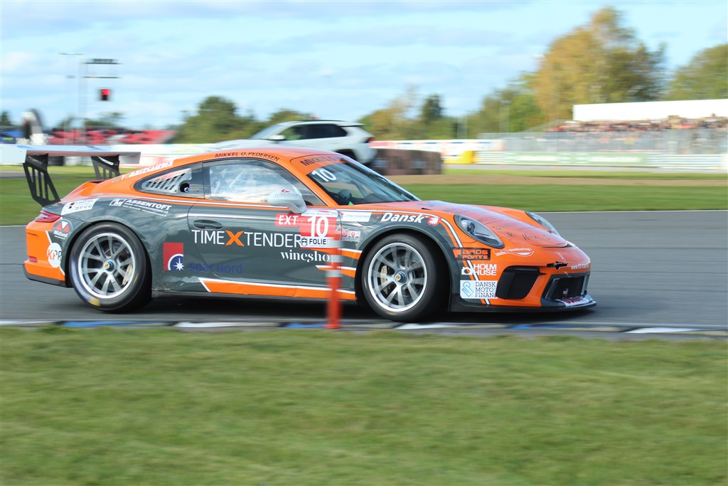 Mikkel Overgaard Pedersen brugte weekenden til at holde sig varm, inden han skal køre finale i Porsche Supercup om godt 2 uger i Mexico.
(Foto: JJ Media)